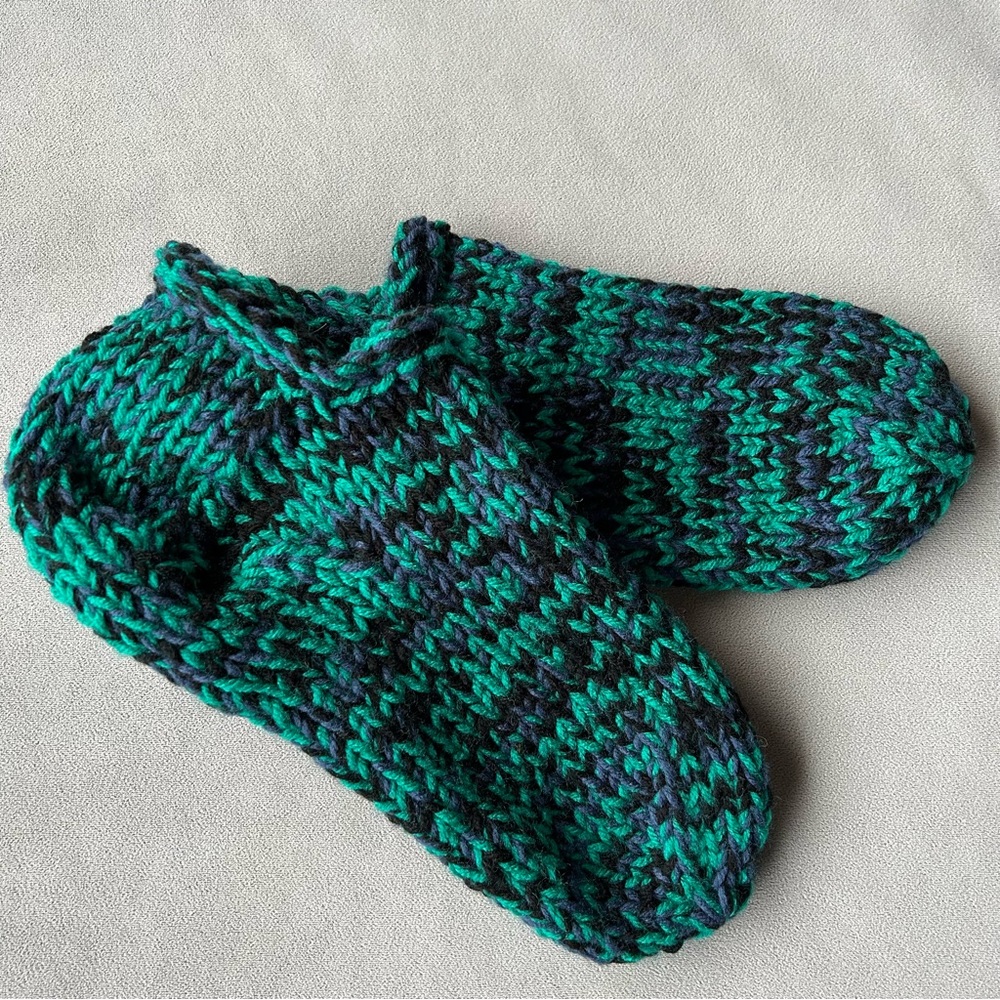 Hand Knit Slippers 🇨🇦 ~ Men’s Size 8/9 ~ Brand New! Shop Local